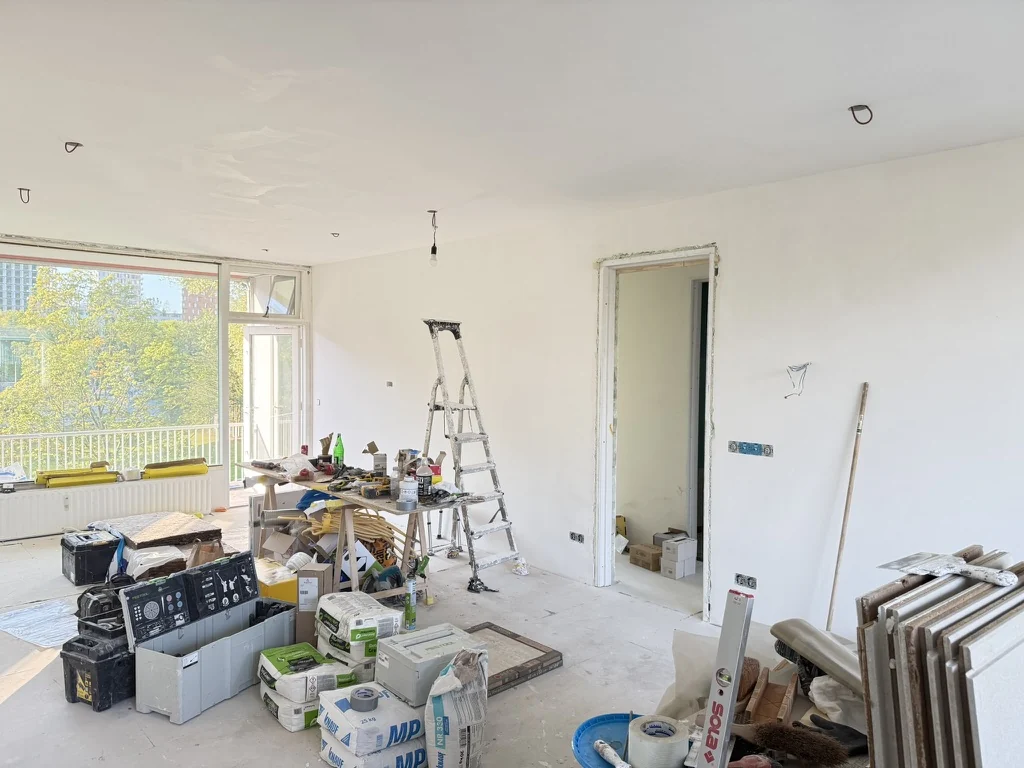 Wanden en plafond na stucwerk