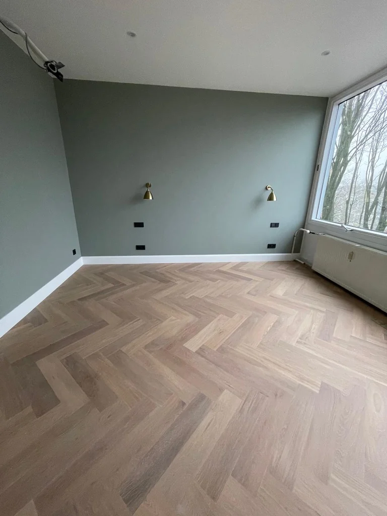 Kamer met visgraatvloer