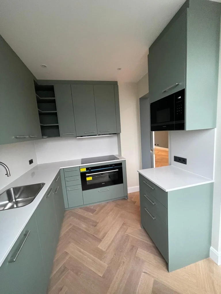 Saliegroene keuken