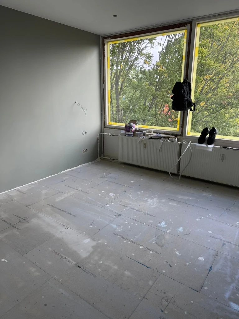 Schilderwerk en voorbereiding van de vloer