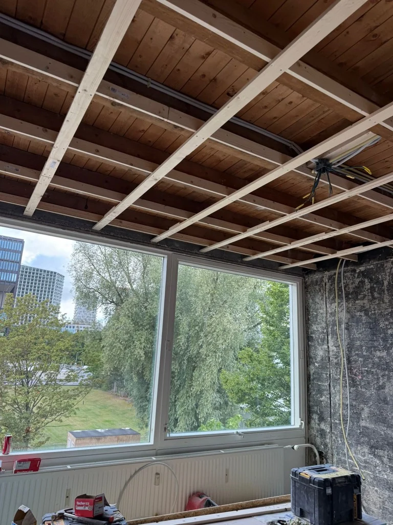 Nieuw houten regelwerk