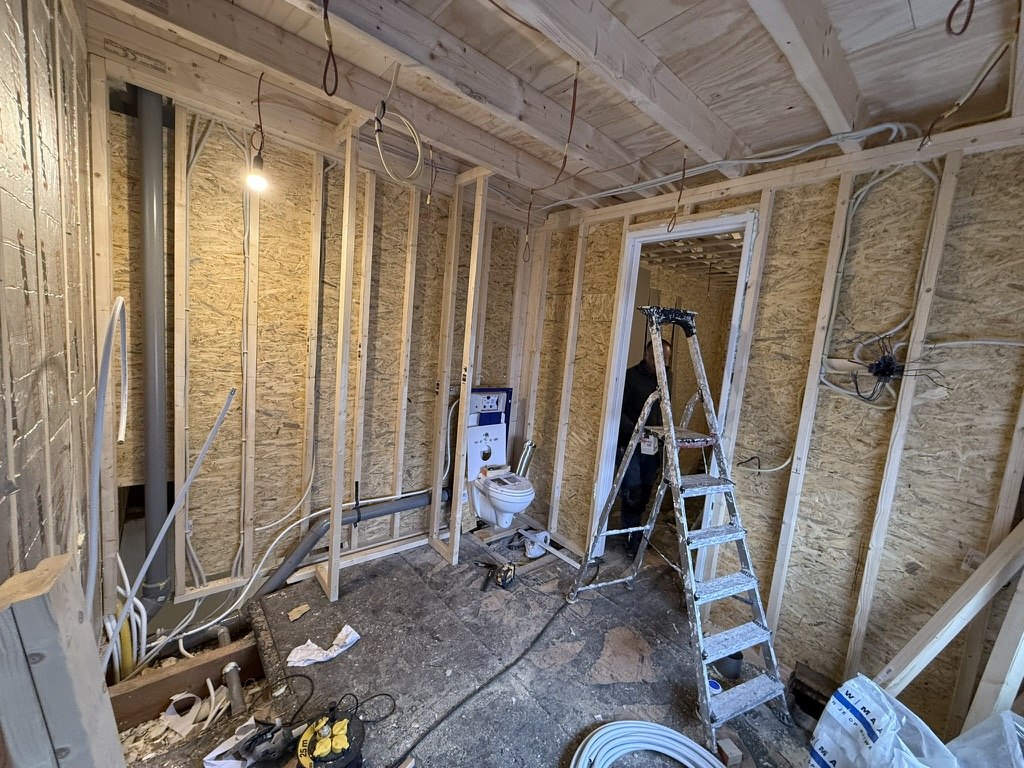 Leidingen in de nieuwe wanden