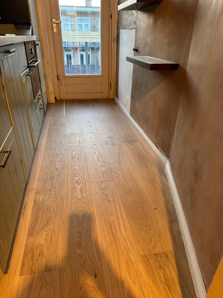 Gang met houten vloer