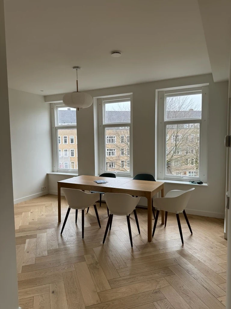 Eetkamer met visgraat